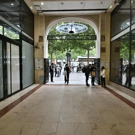 Stylish - Champs-elysees - Perfect Paris